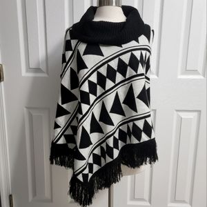Alfred Dunner Black & White Geometric Knit Fringe Poncho Women's Small/Medium